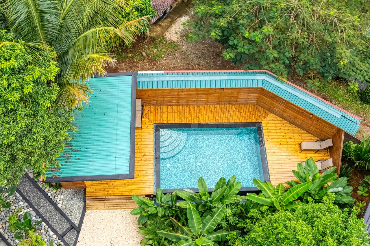 Modern Tropical Villas walking distance to Uvita Town