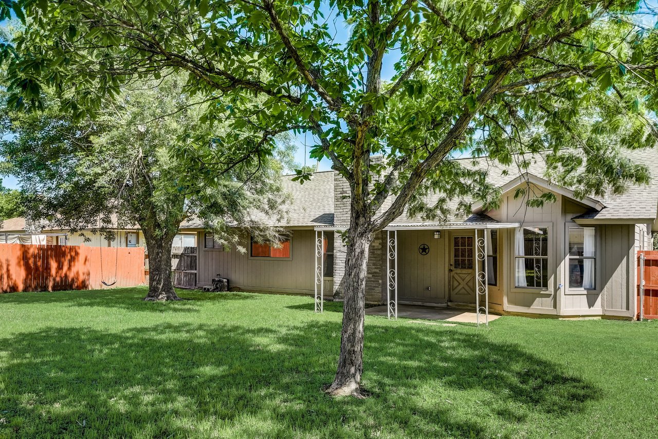 Transform this 1-Story Brushy Creek Home w/ a New Roof into Your Dream Oasis!
