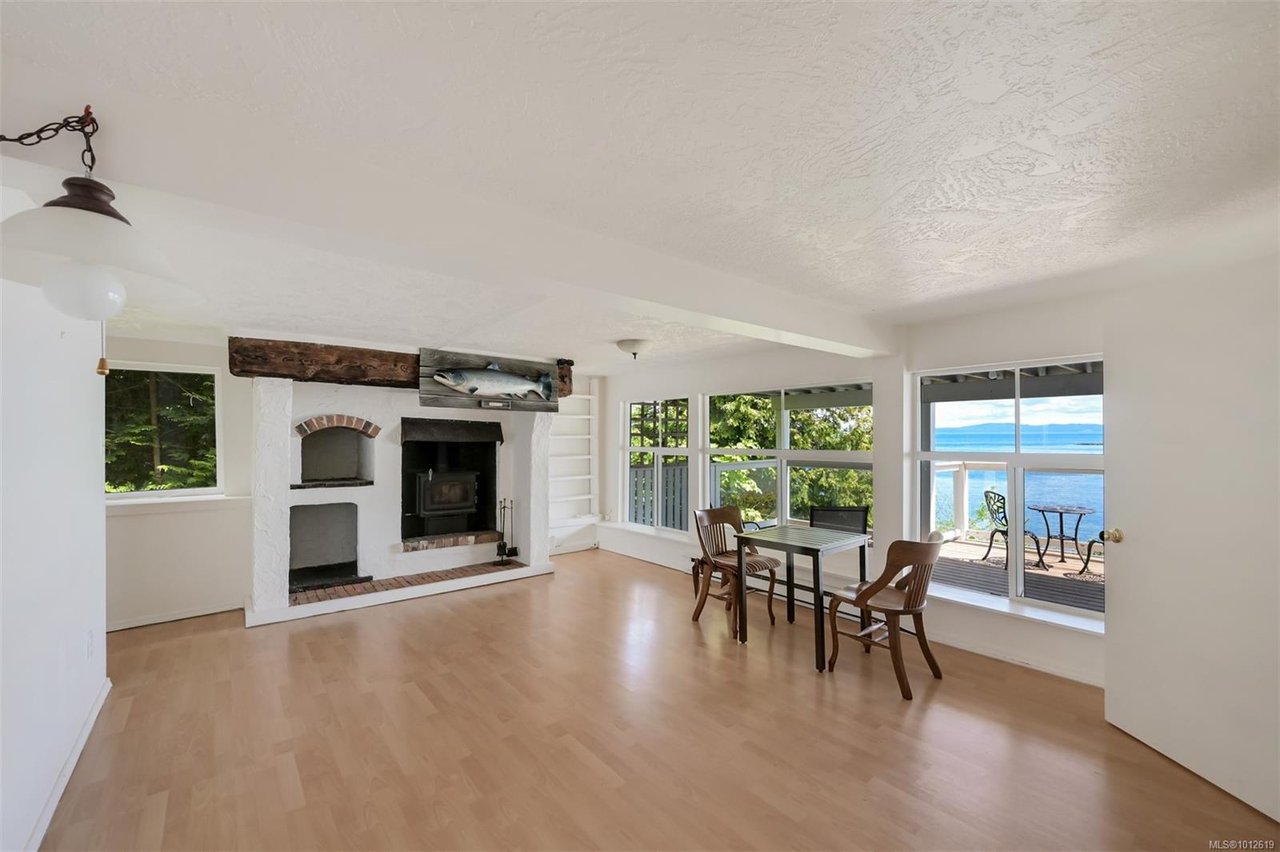 4955 Cordova Bay Rd