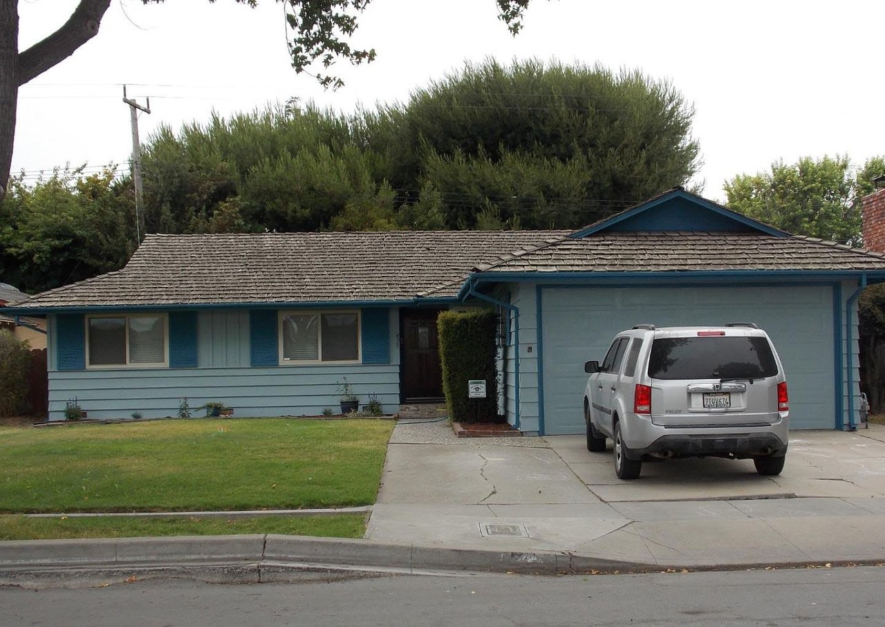 439 La Mesa Dr