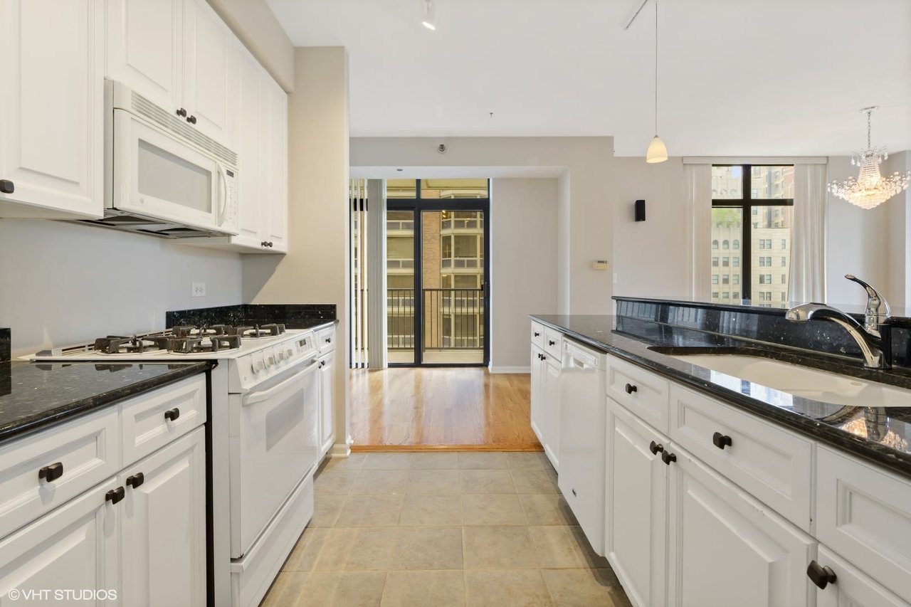 1122 Dearborn 9B rental