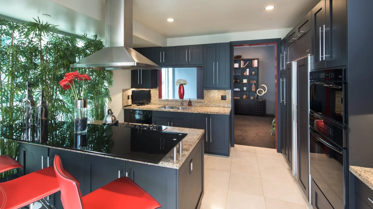 10727 Wilshire, 901
