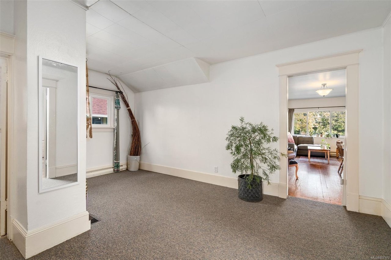 2632 Fernwood Rd