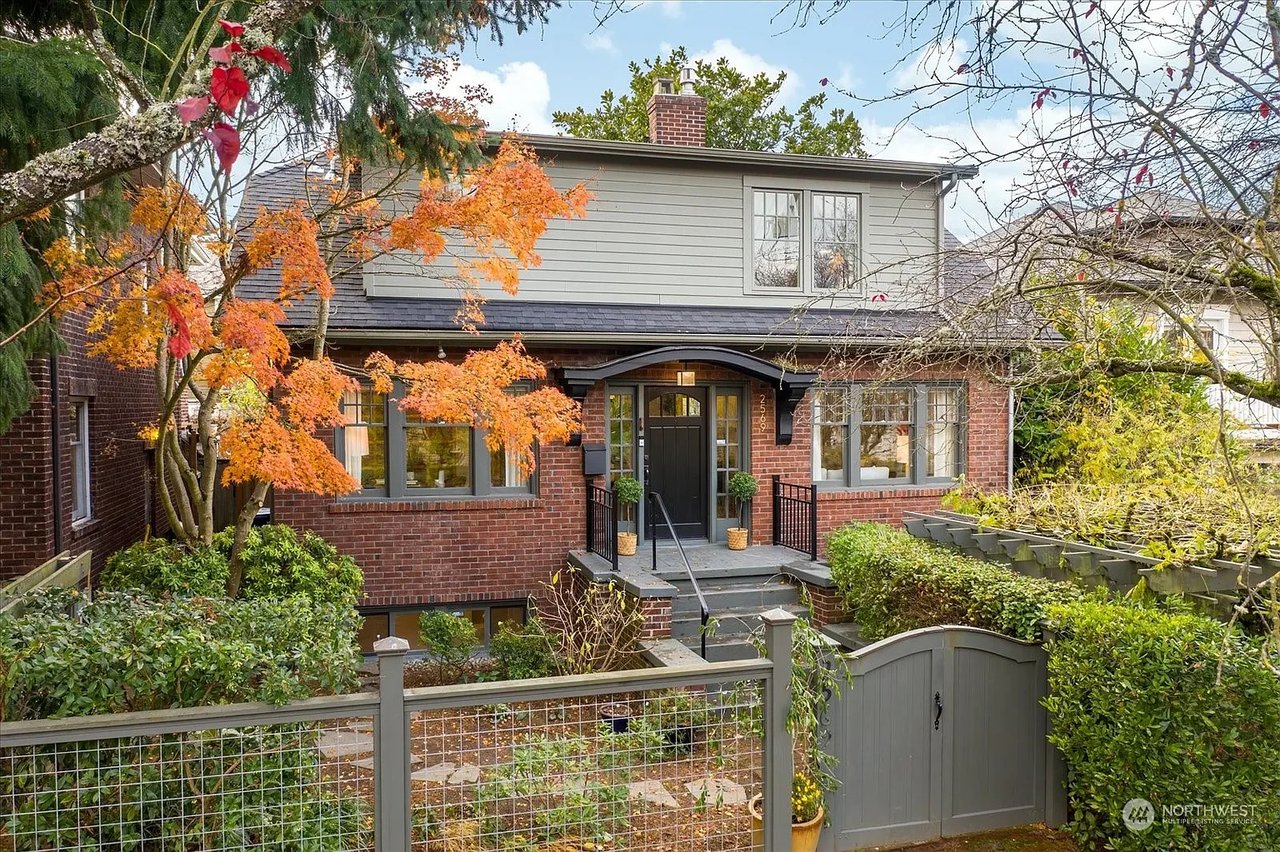 2569 6th Ave W