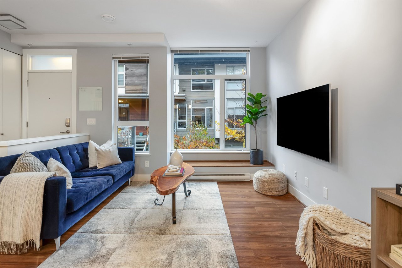 208-735 W 15th St