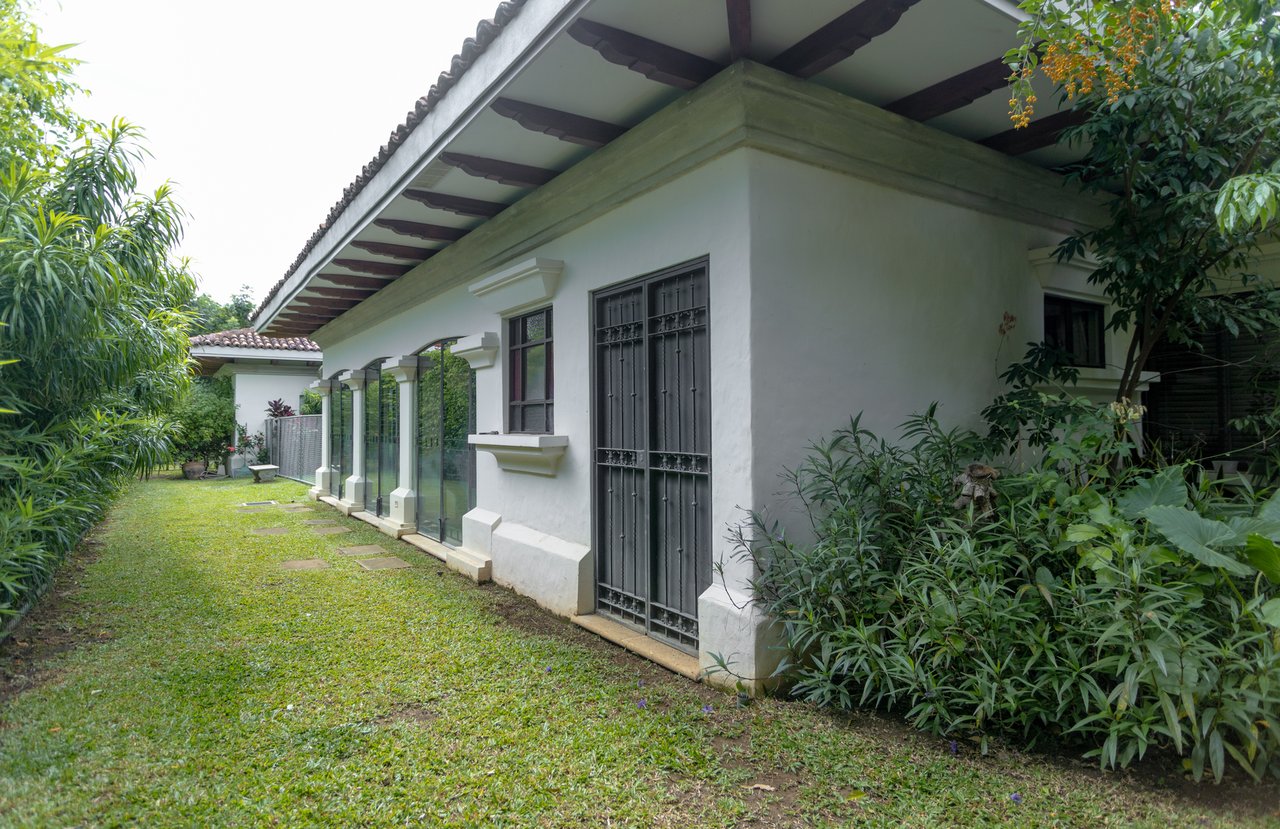 Single Level Gated Residence, Santa Ana, San Jose