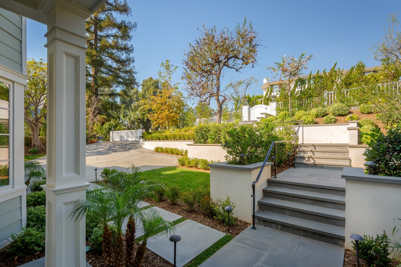 Exquisite Estate in Prime Riviera