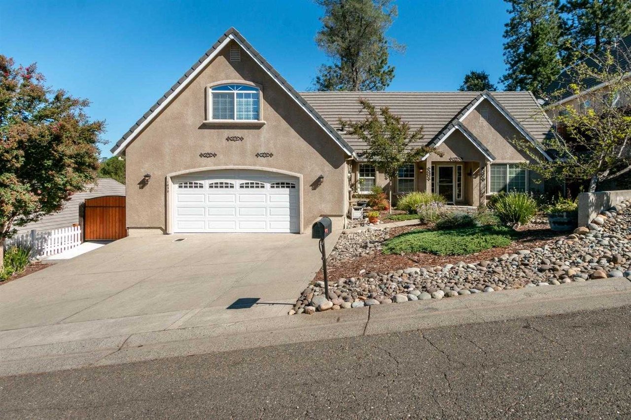 1055 Diamante Robles Court