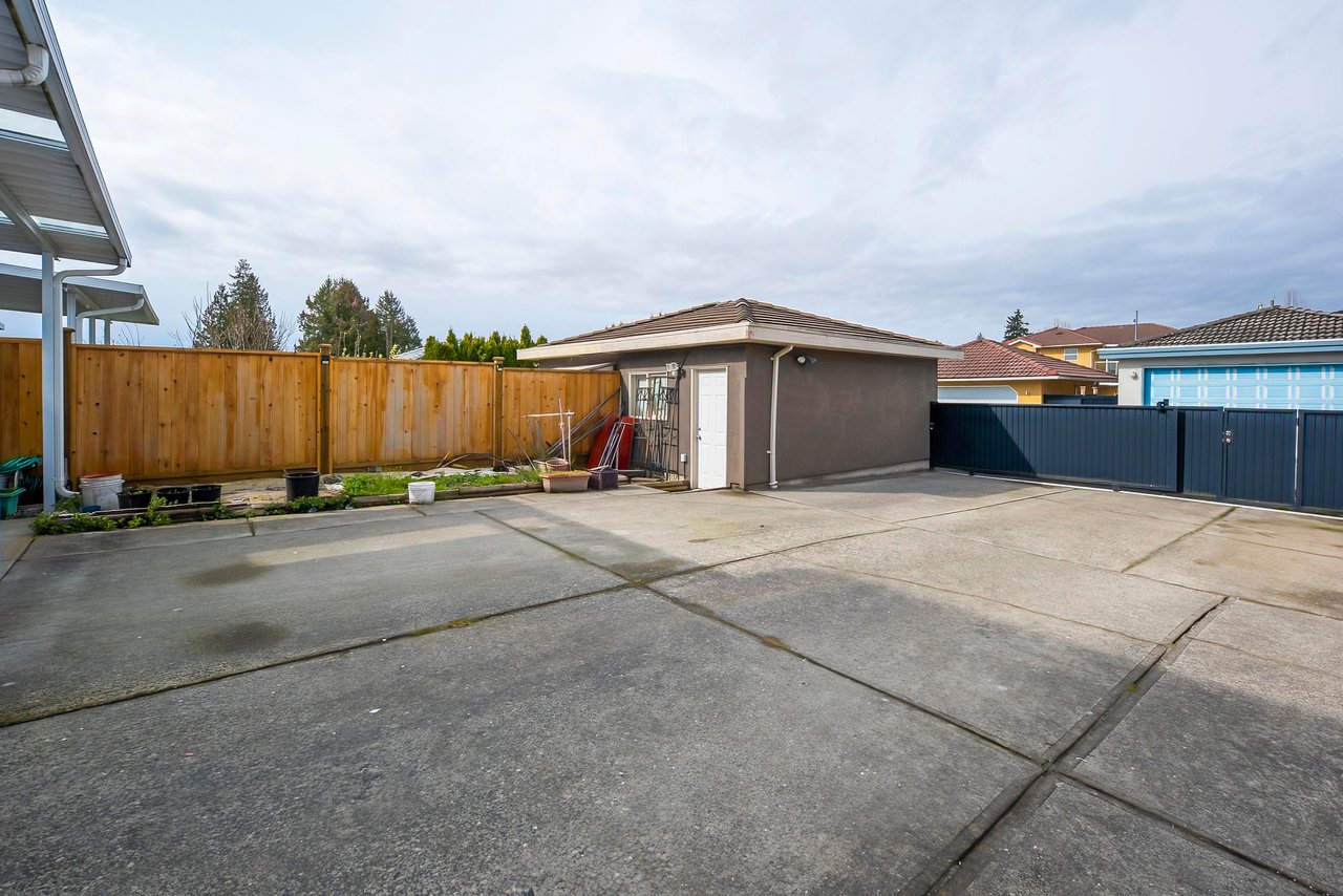 6963 Nelson Ave