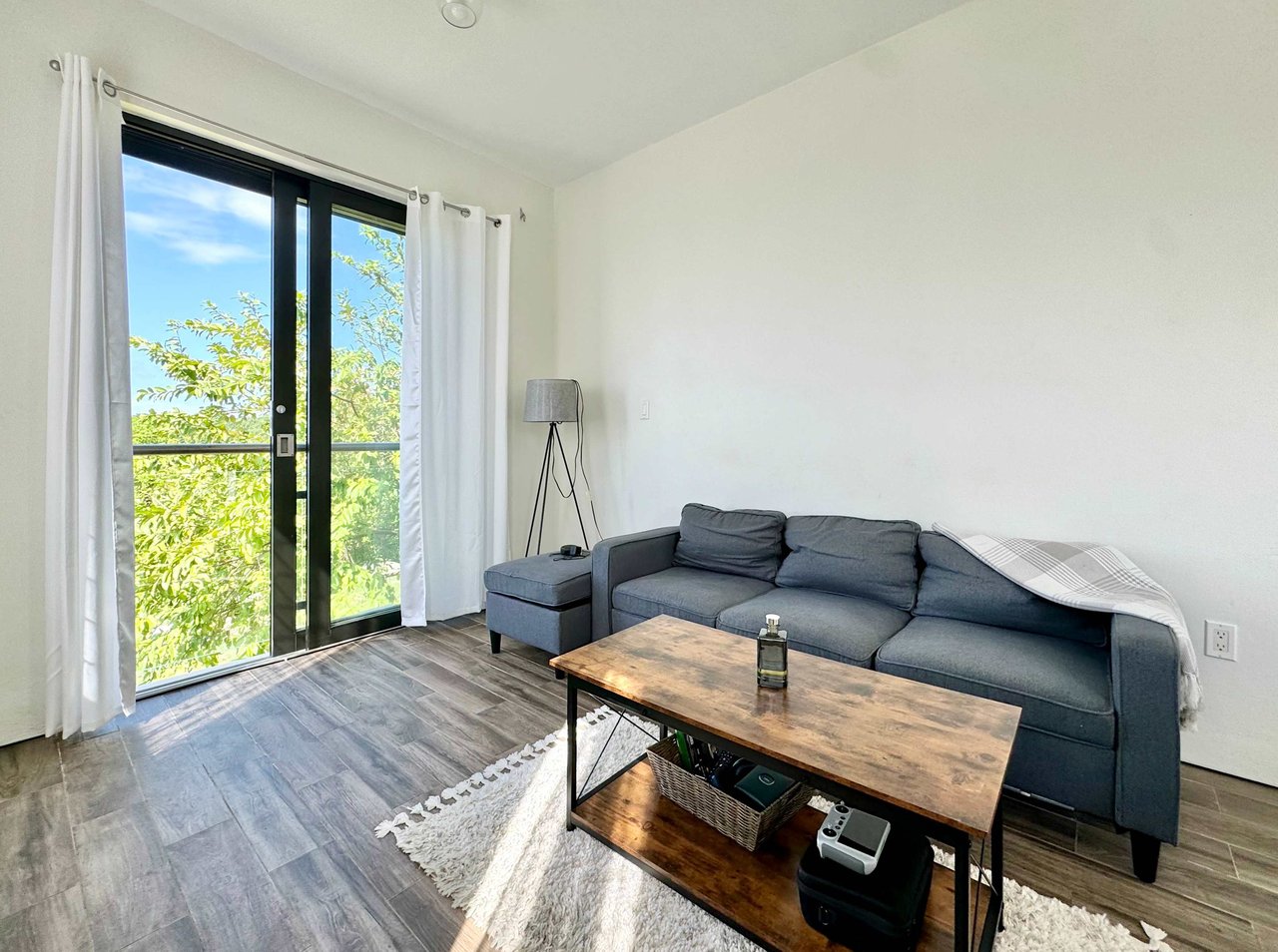 432 Lambert 1 Bedroom Apartment