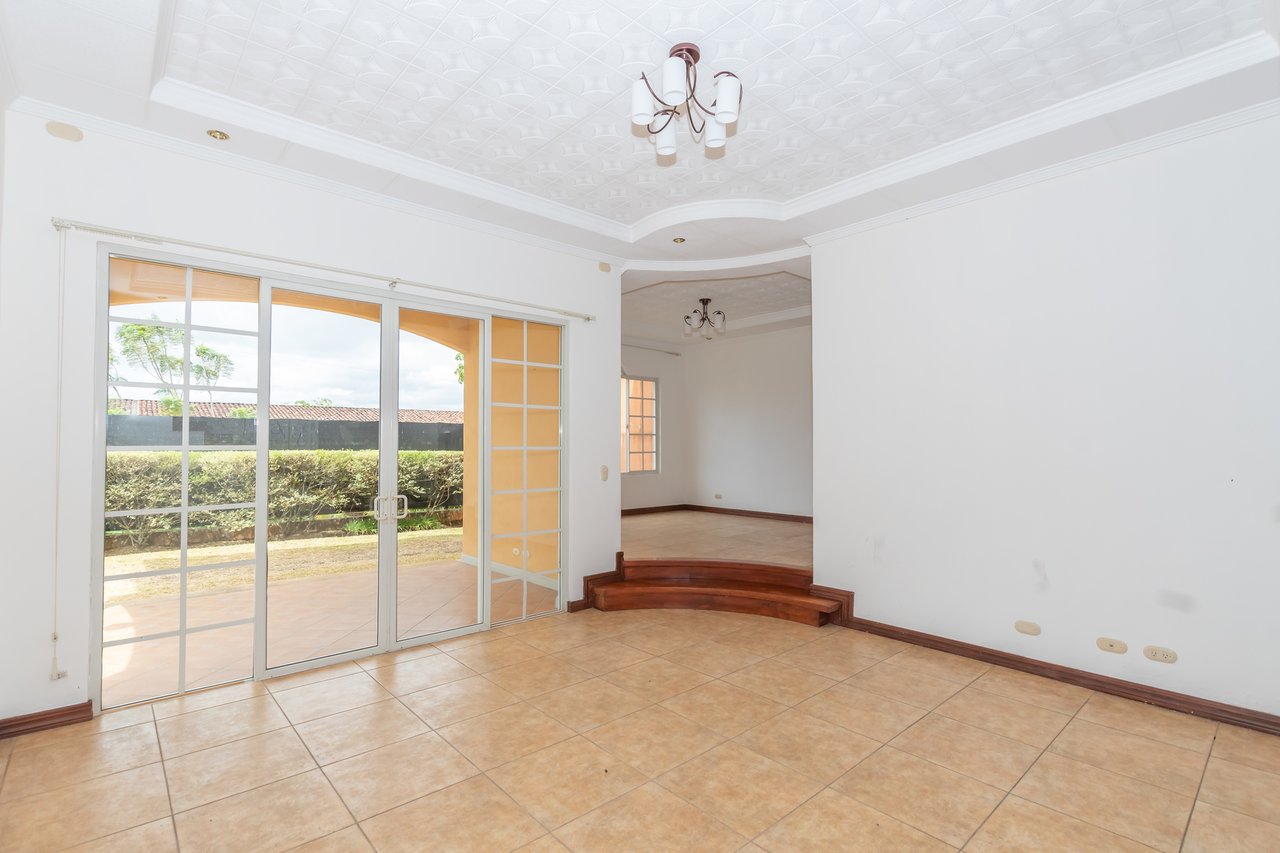 Colonial Gated Community Villa, Curridabat, San Jose
