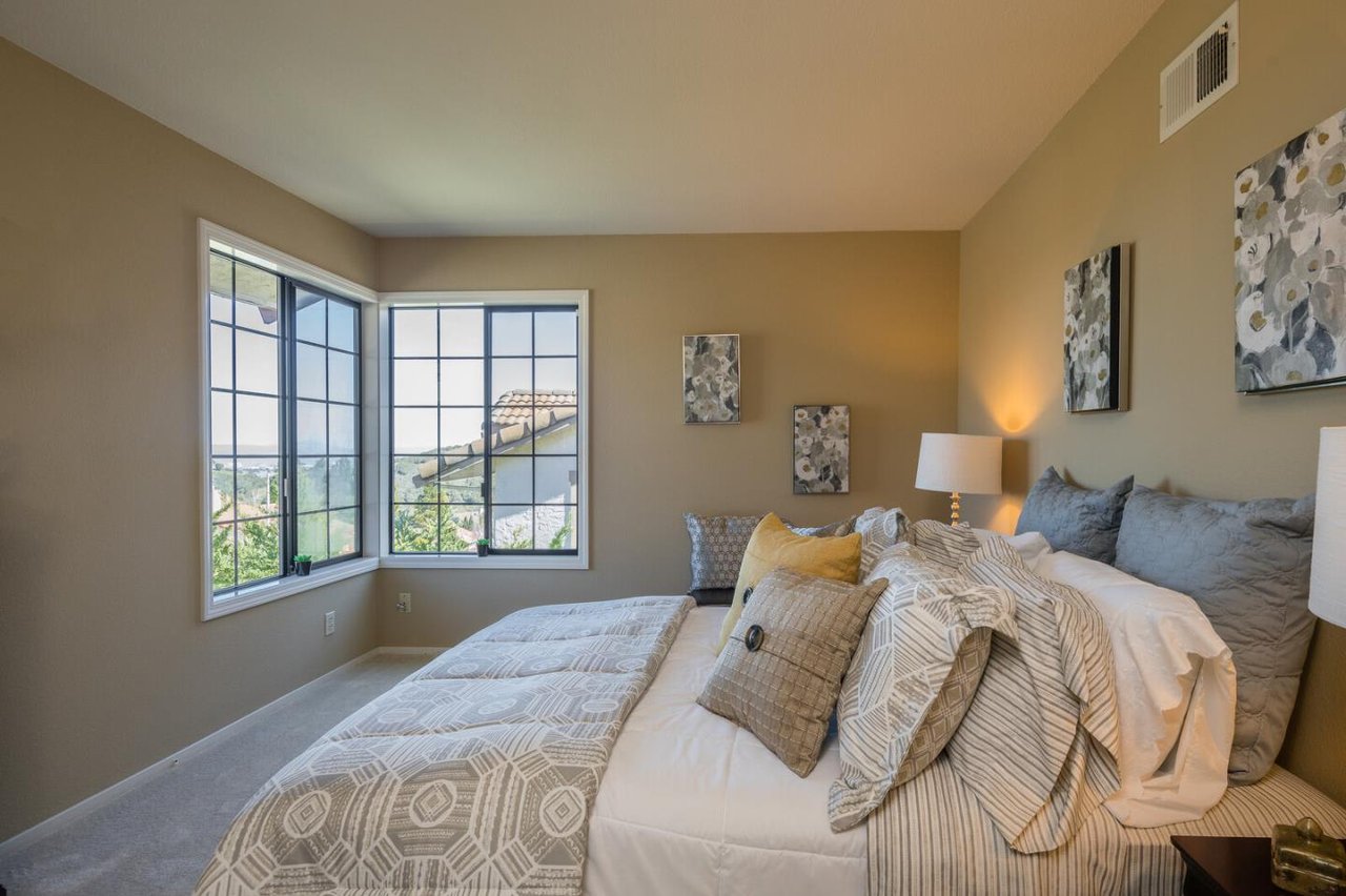 1669 Toyon Court