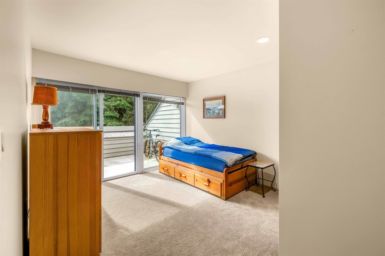 7-4957 Marine Dr