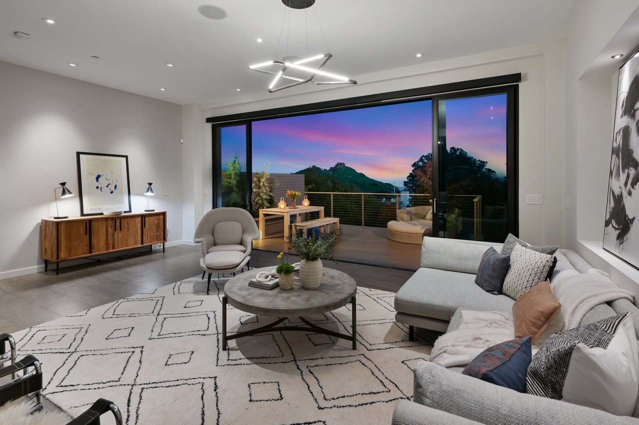 457 Buena Vista East