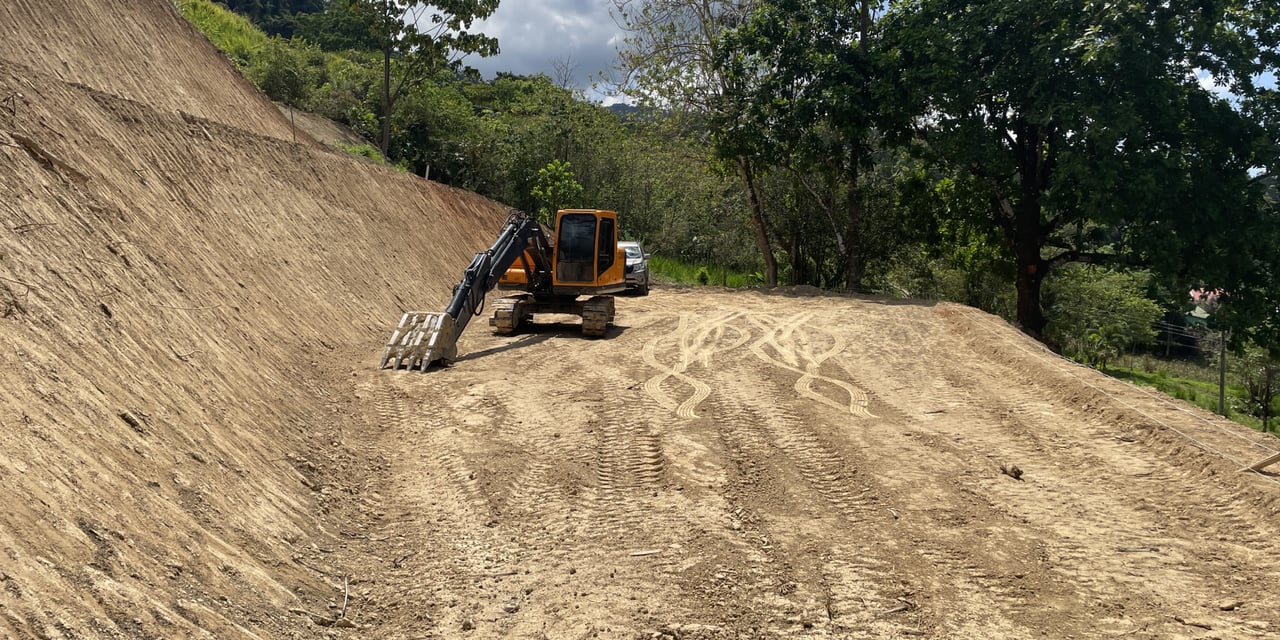 Lot With Ocean Views And Legal Water, Internet & Easy Access In Ojochal Costa Rica