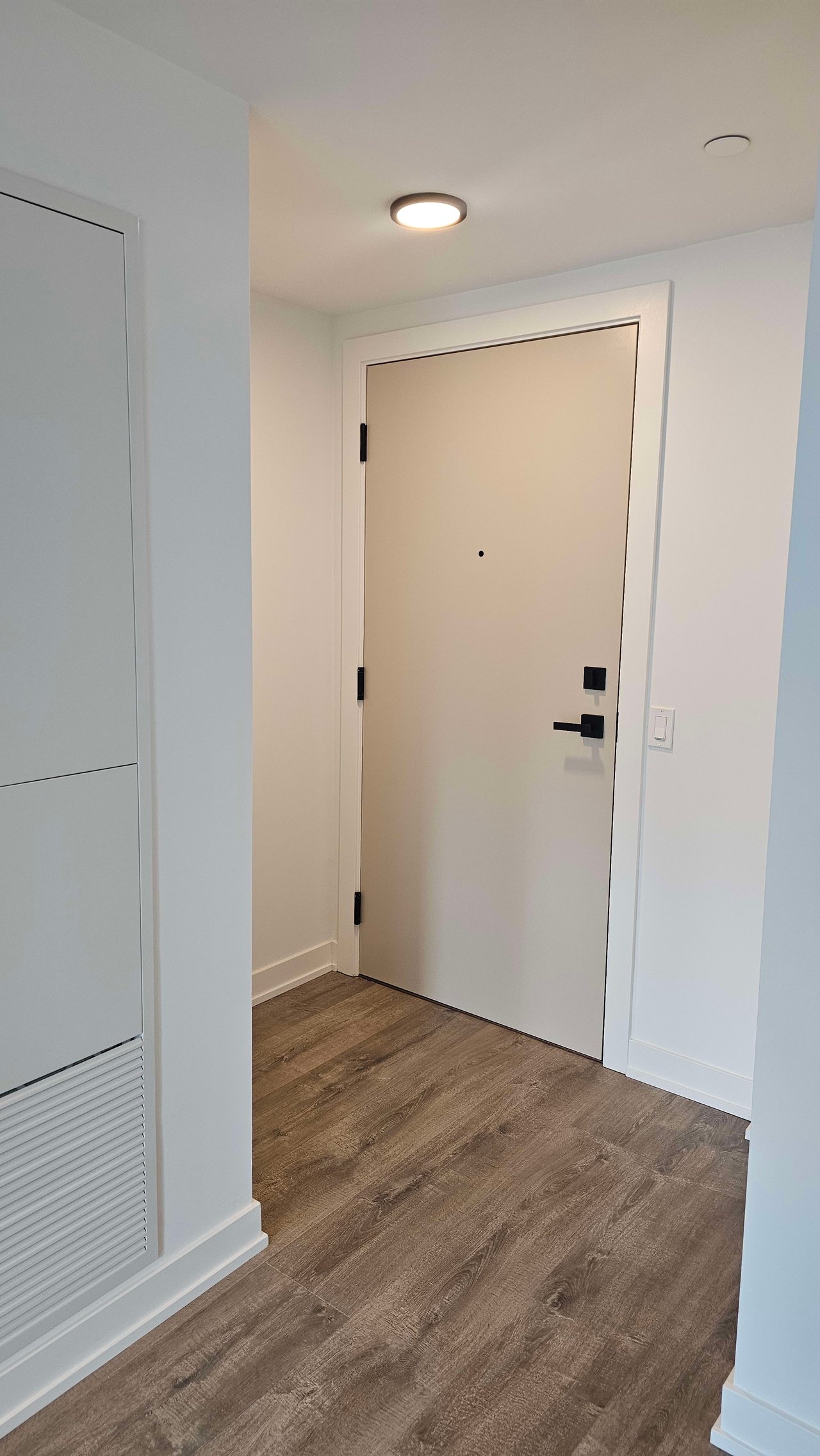 327 King St W Unit: 901