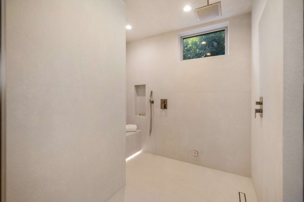 The Apex HH | 7115 Macapa Drive