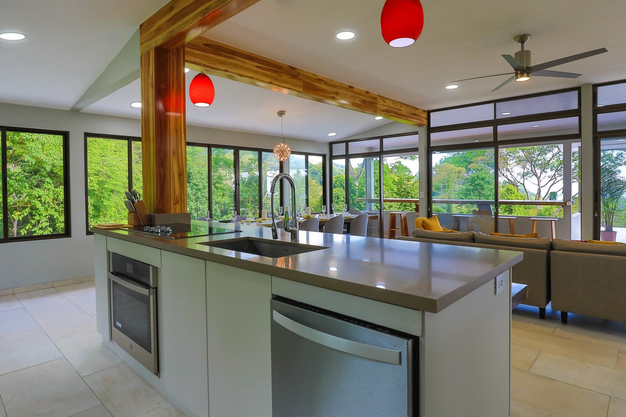 Rainforest Estate with Guest House, Dominical, Puntarenas