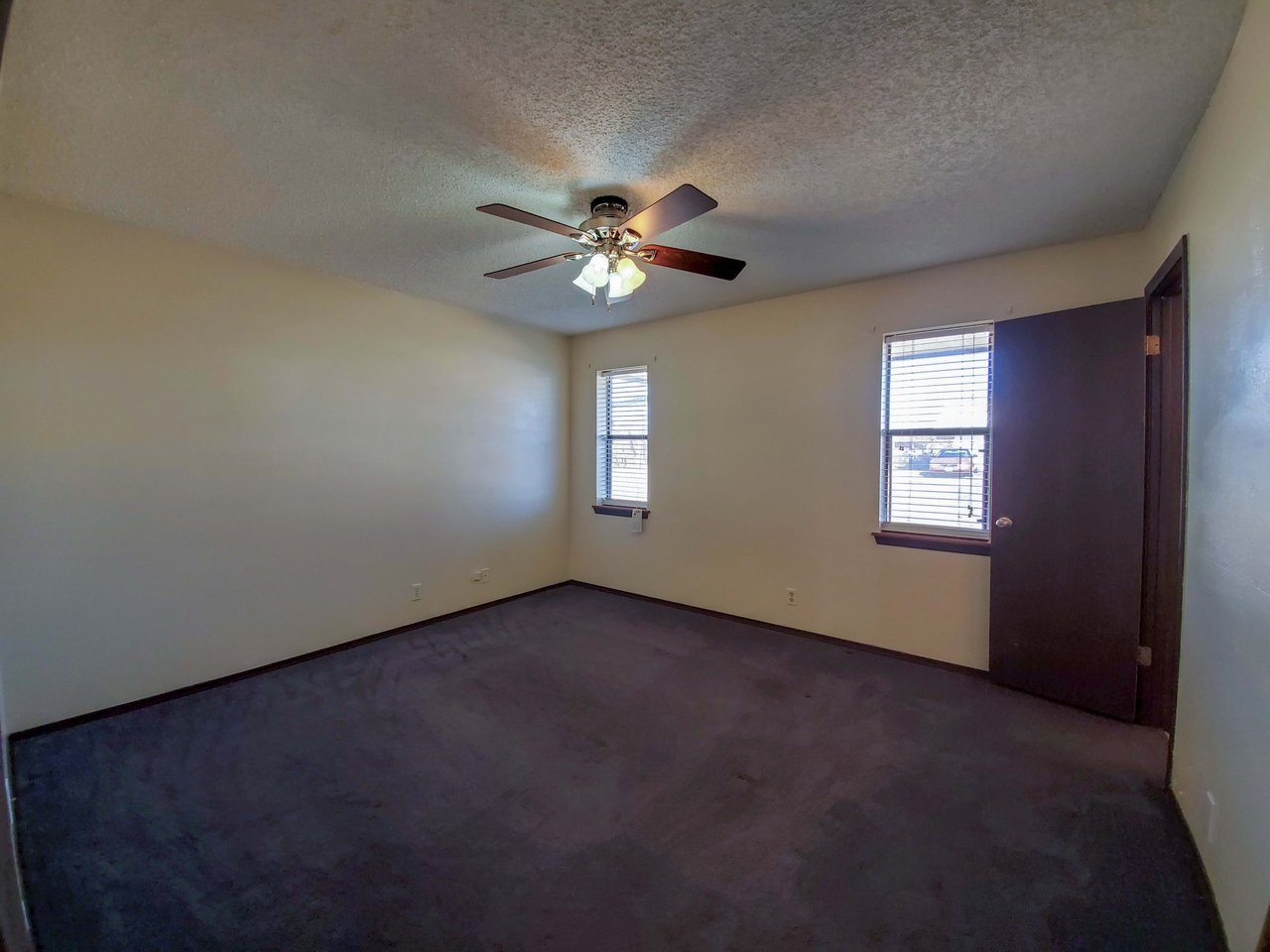 1218 Whispering Glen 