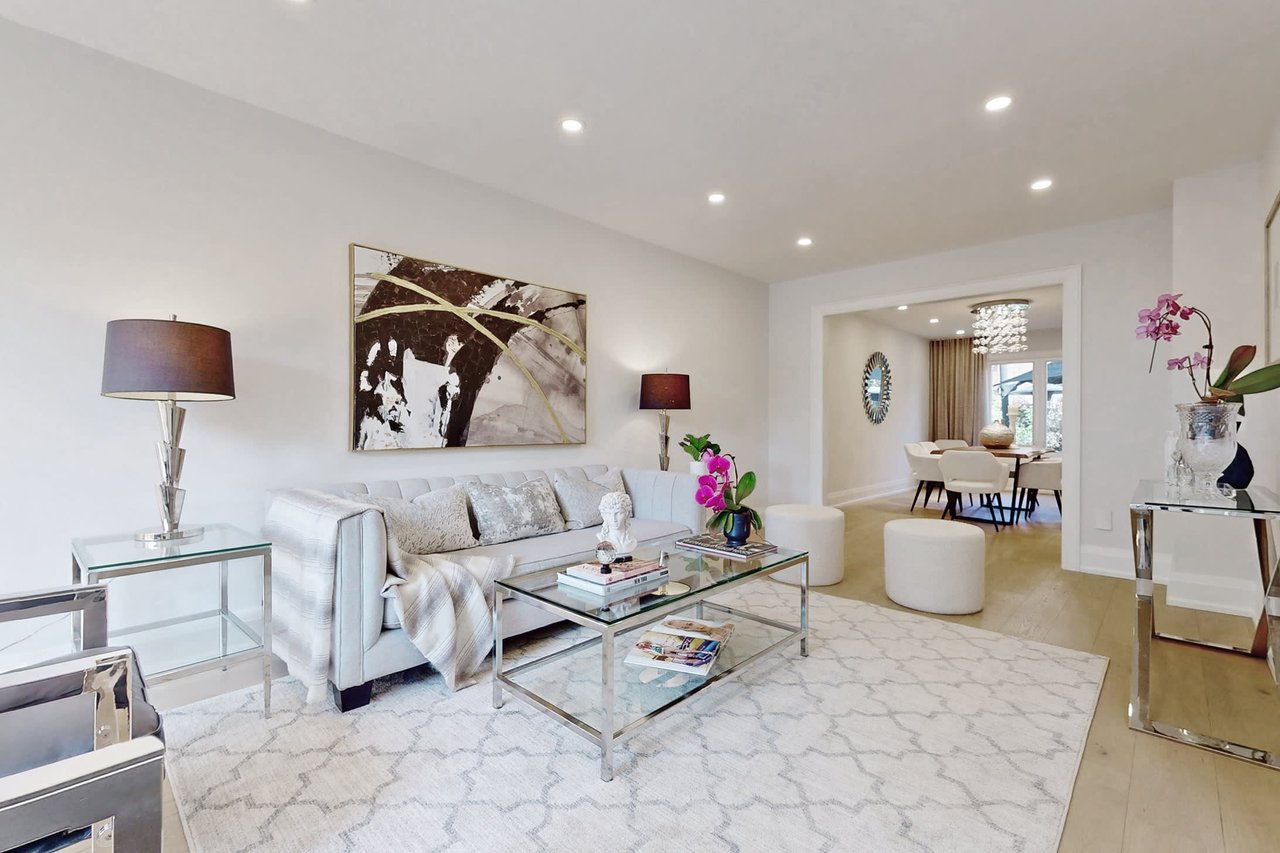 8 Trafalgar Square