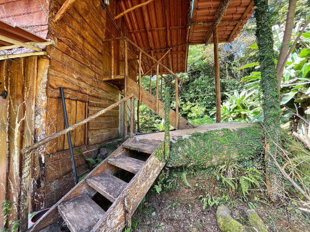 Costa Azul 120-degree Mountain View House With Costarican Wooden House as Lagniappe.