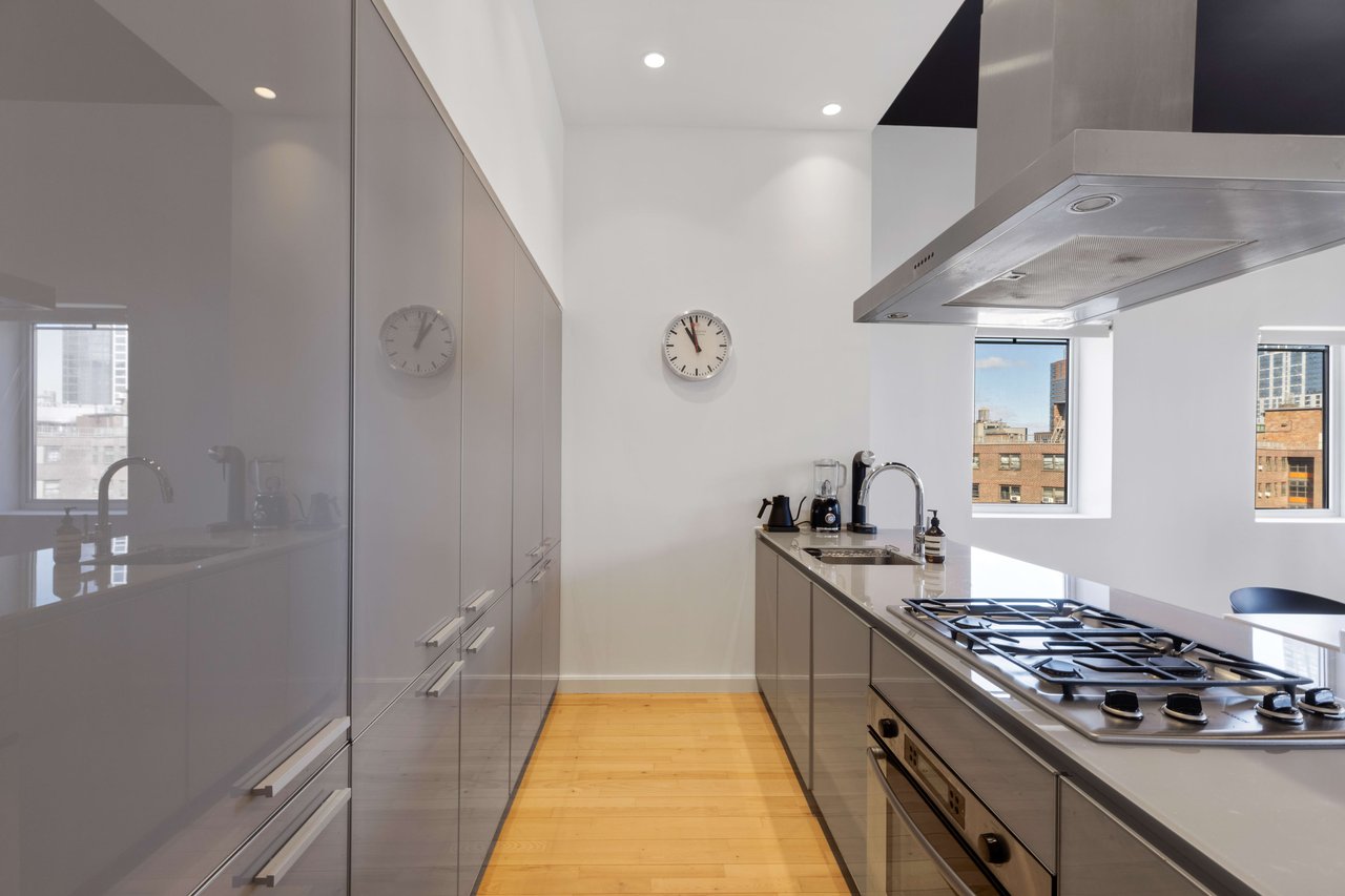 420 West 25th Street Unit: 7A