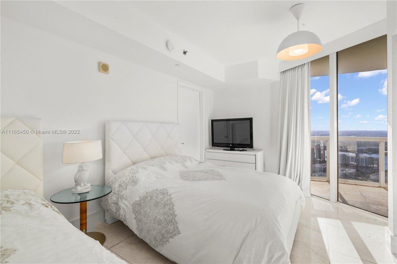 17201 Collins Ave #3708 Sunny Isles FL