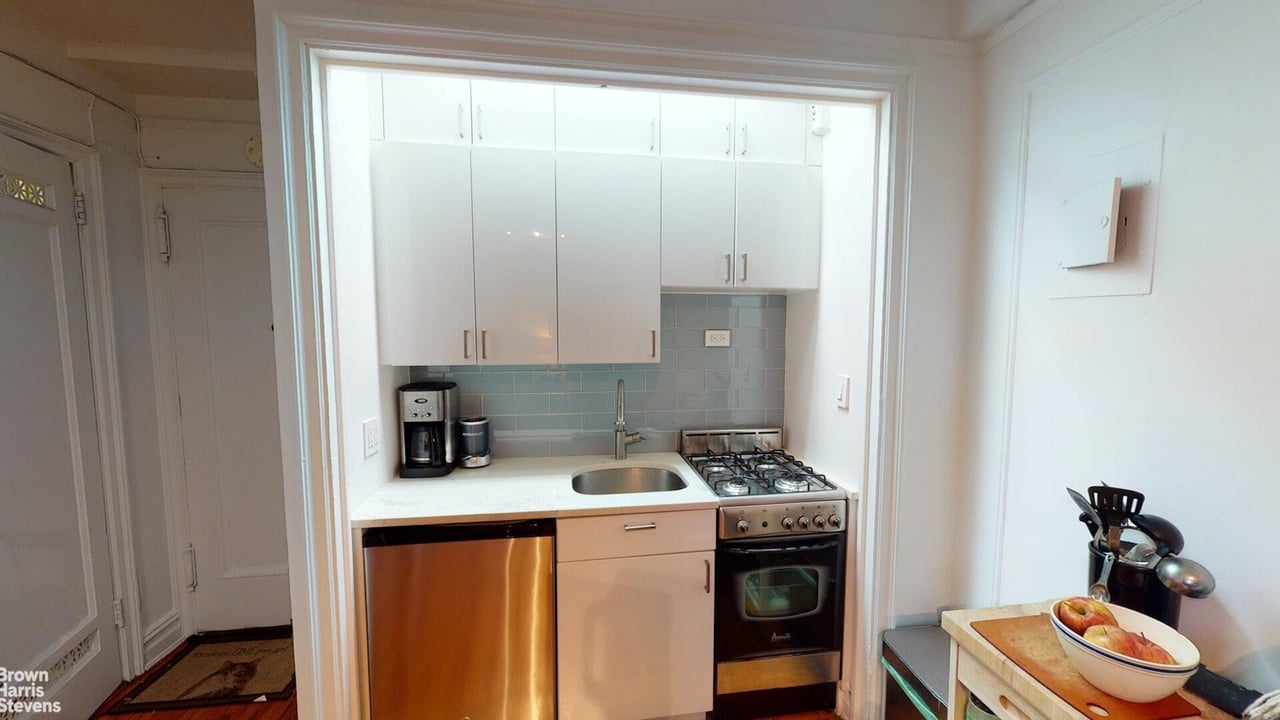 457 W 57TH St, #1001