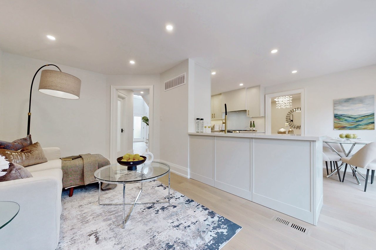 8 Trafalgar Square