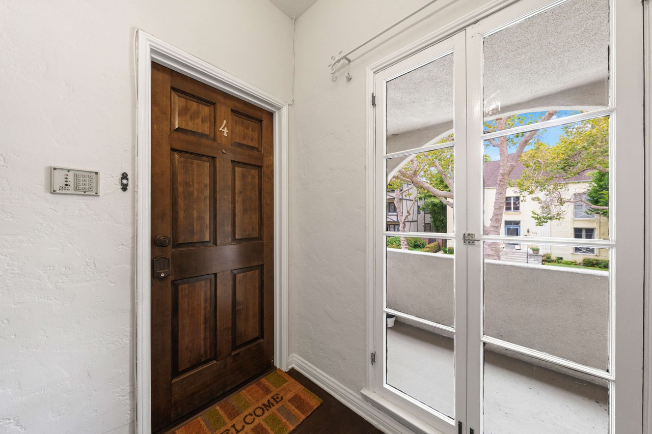 128 S Oakhurst Drive, Beverly Hills