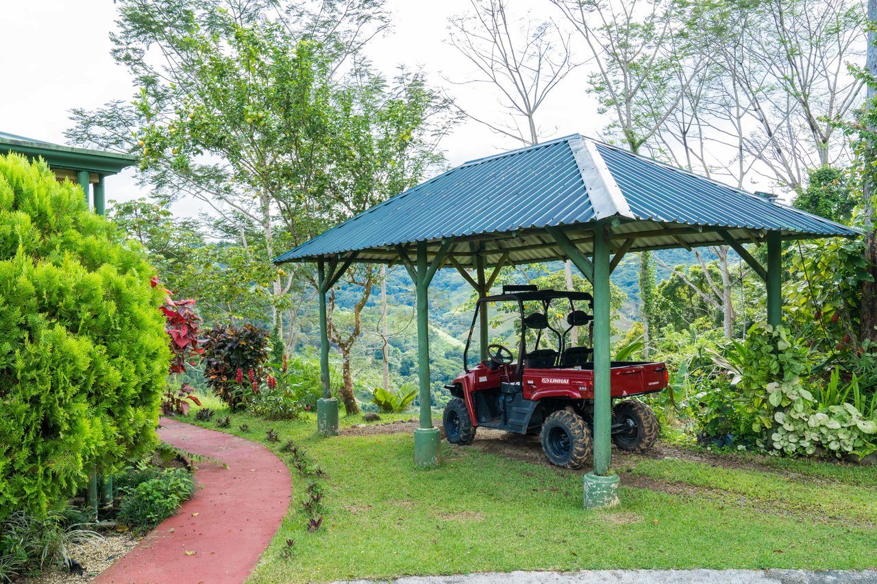 Country Club feel Oasis surrounded by Mountains