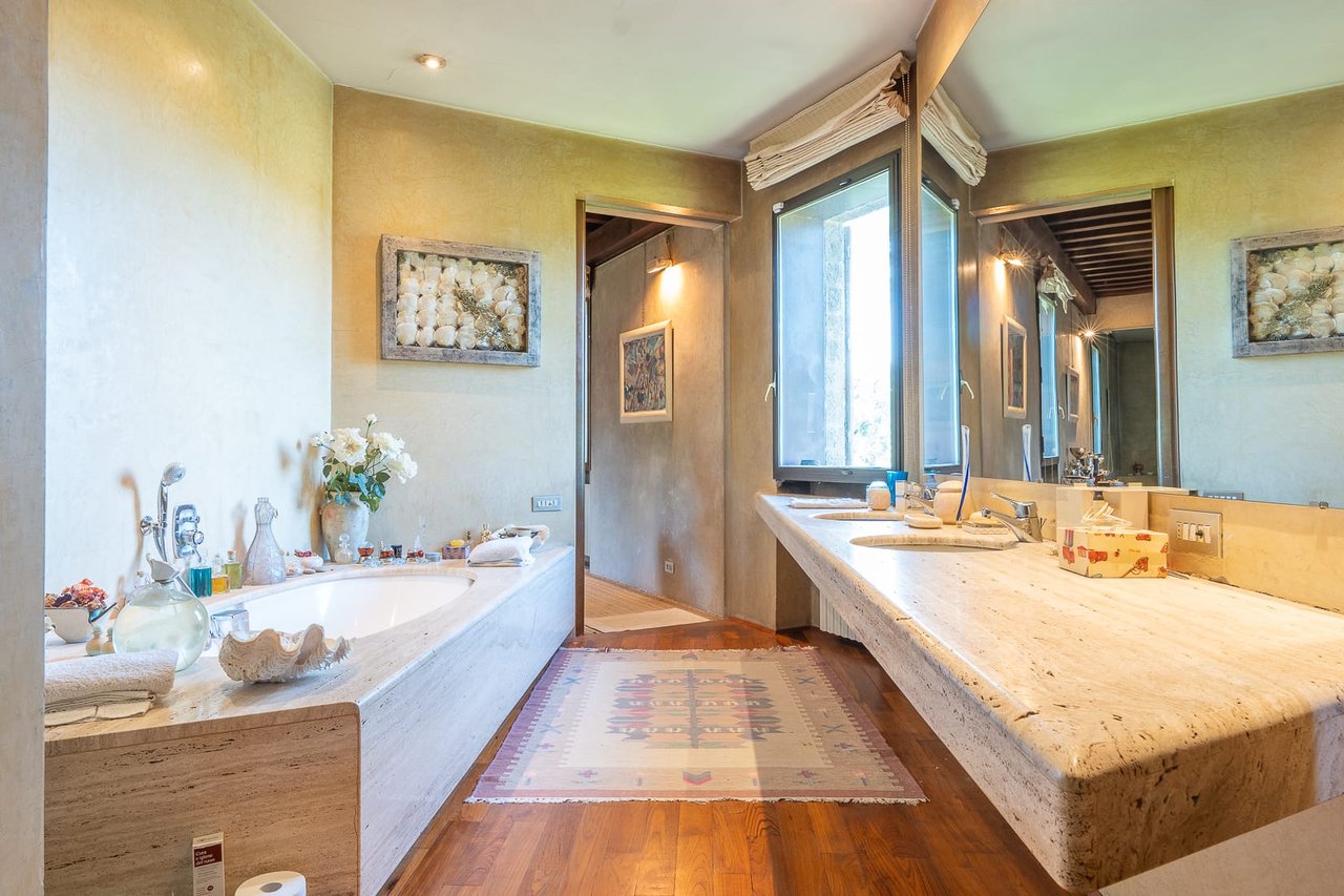 The Florentine Lady “Elegant property located near the center of Florence”