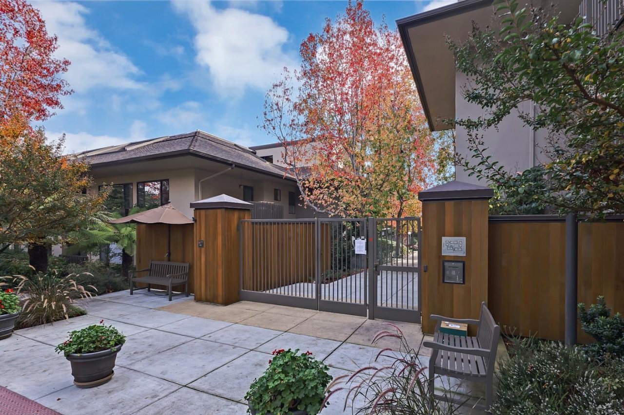 2140 Santa Cruz Ave #D108 