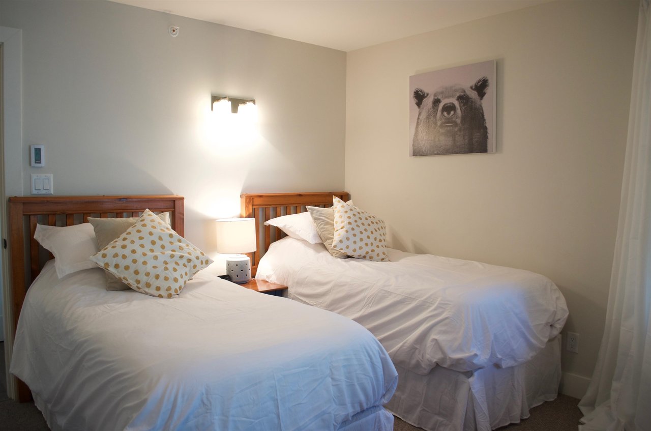 27-4637 Blackcomb Wy
