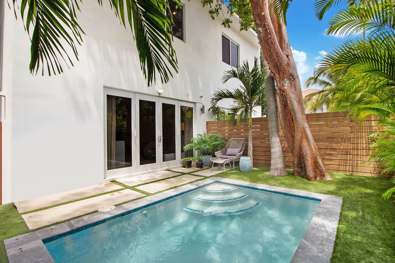 Contemporary Coconut Grove Townhouse