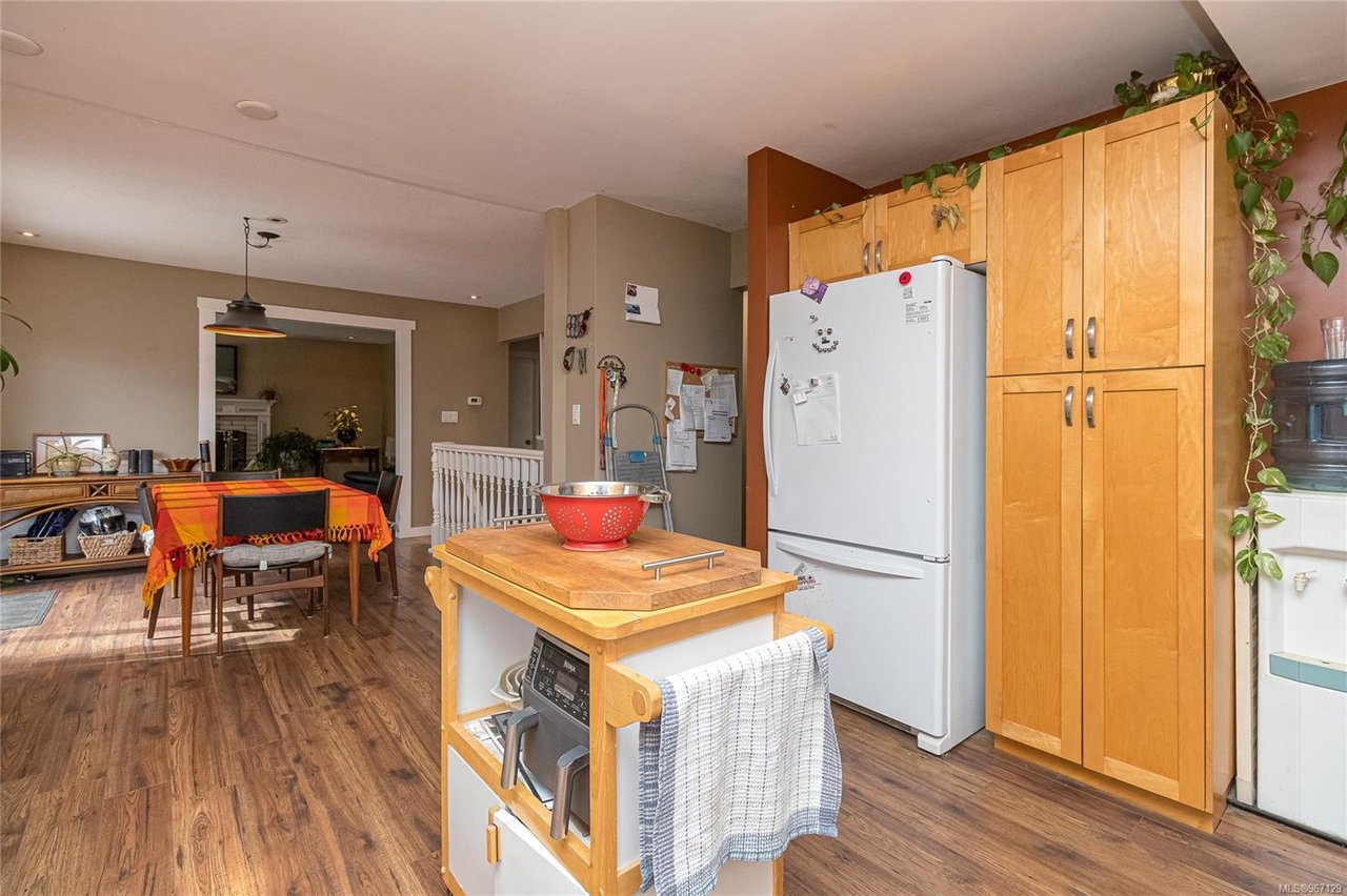 1335 Justine Pl, Langford