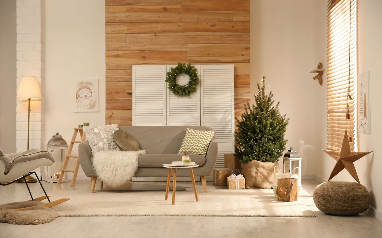 How To Decorate Your Living Room This Holiday Season!