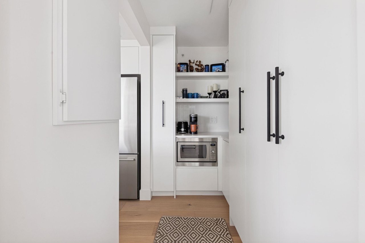 801-1077 Marinaside Cres