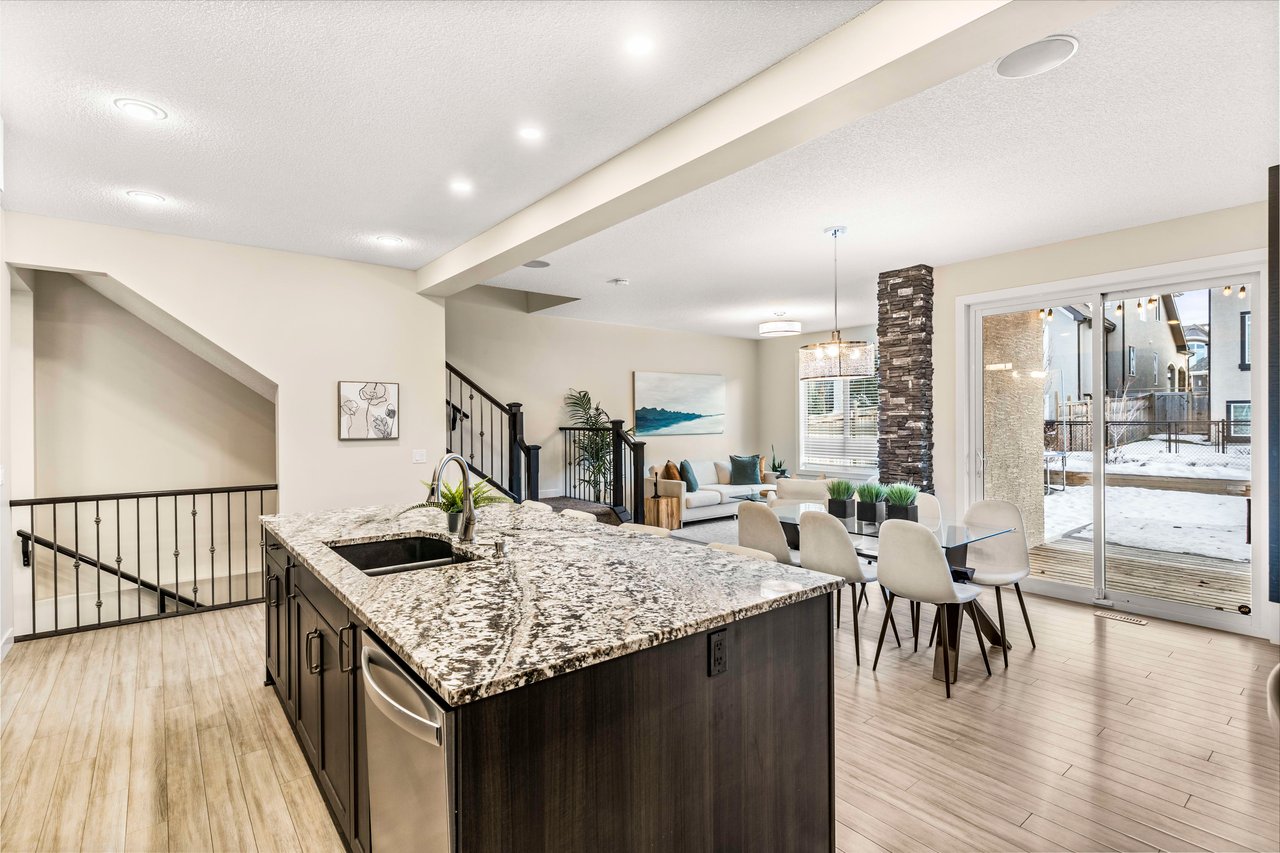 208 Mahogany Bay SE