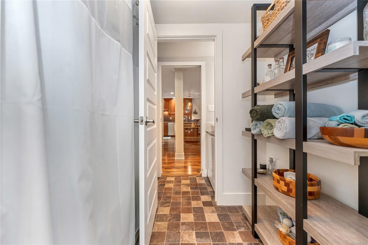 204-406 Simcoe St