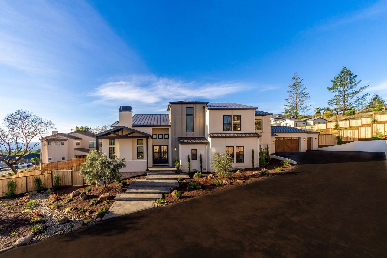 3864 Royal Manor Pl