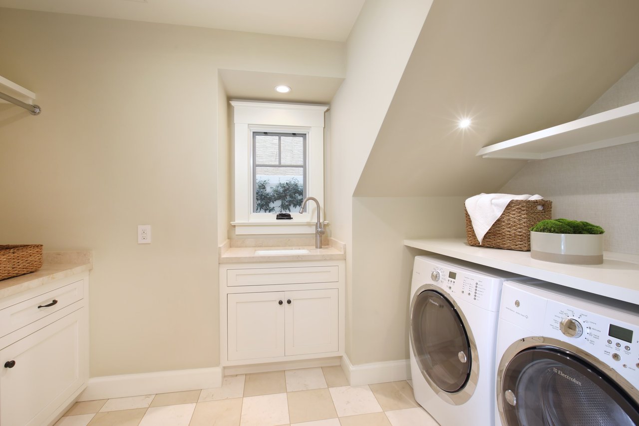 426 Dahlia Avenue