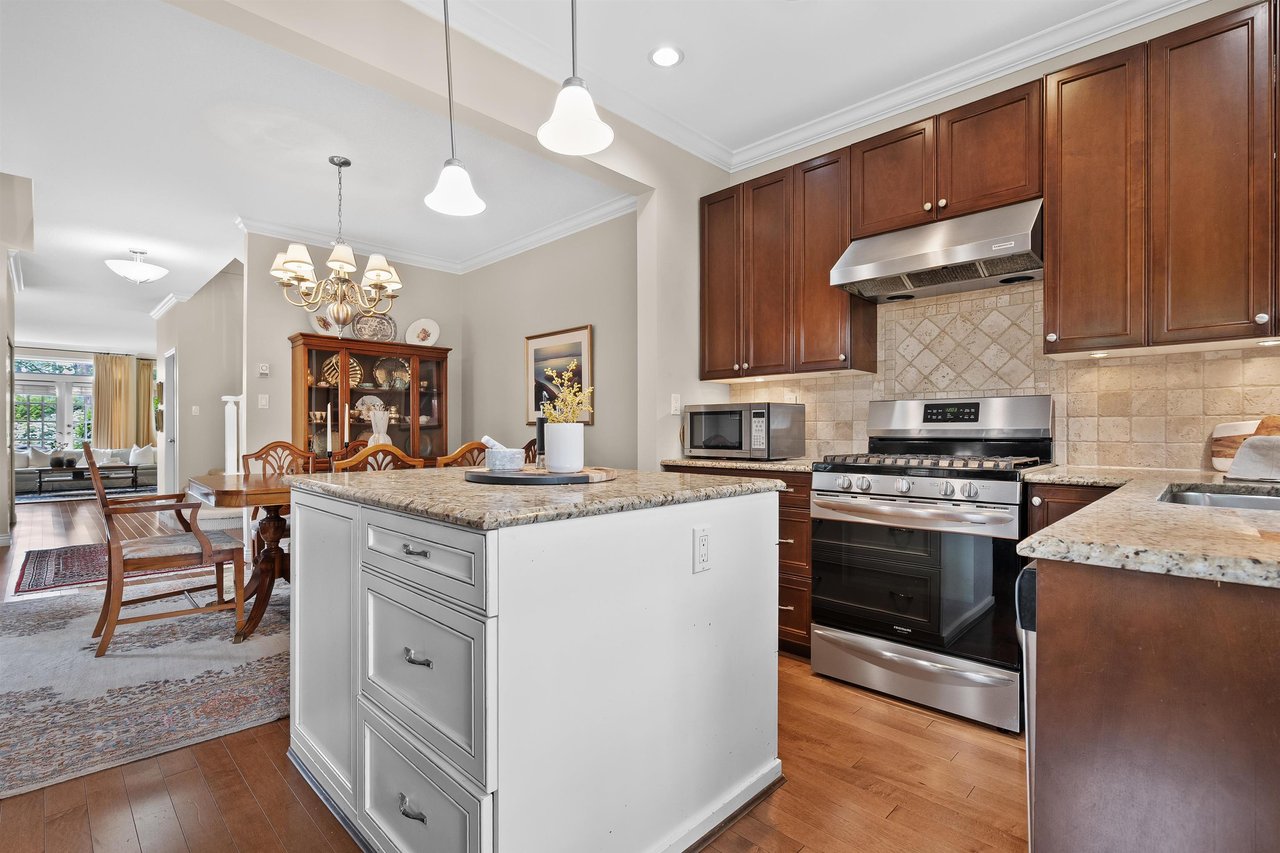 670 W 26th Ave