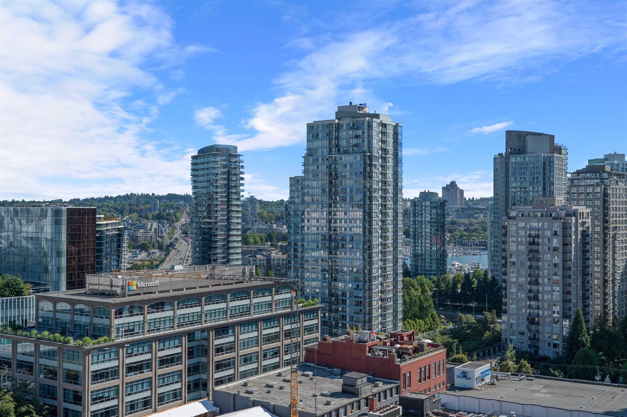 1905-233 Robson St