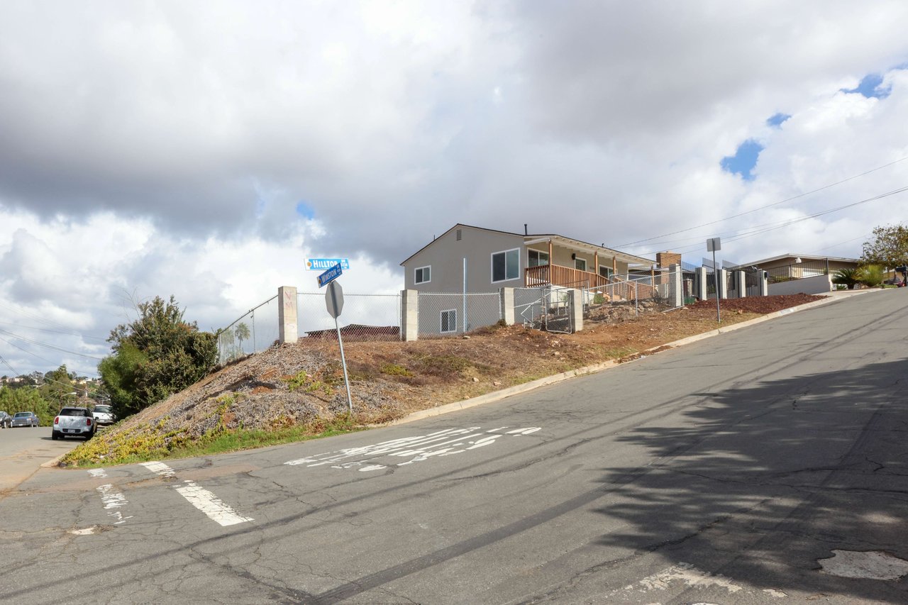 5260 Hilltop Dr