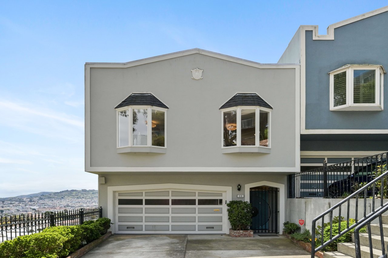 Sweeping Views In Sunnyside