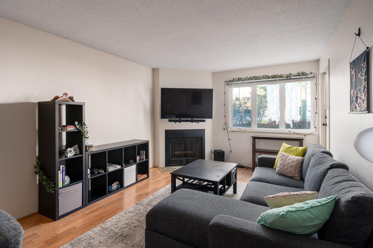 207-1122 King Albert Ave