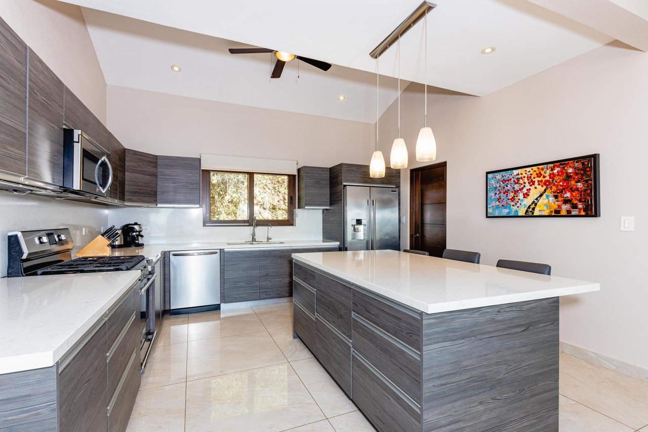 Luxury 6 BR Villa in Flamingo, Incredible Views | Starting At $1,350.00 Daily