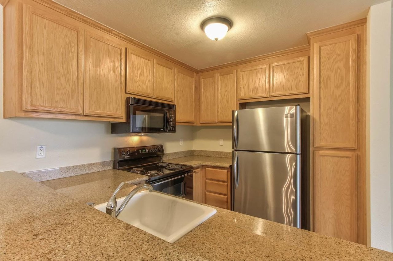 425 W Laurel Dr APT G