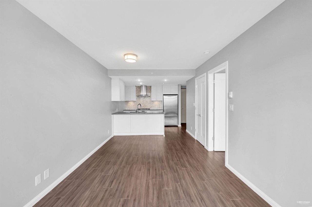 1706-520 Como Lake Ave
